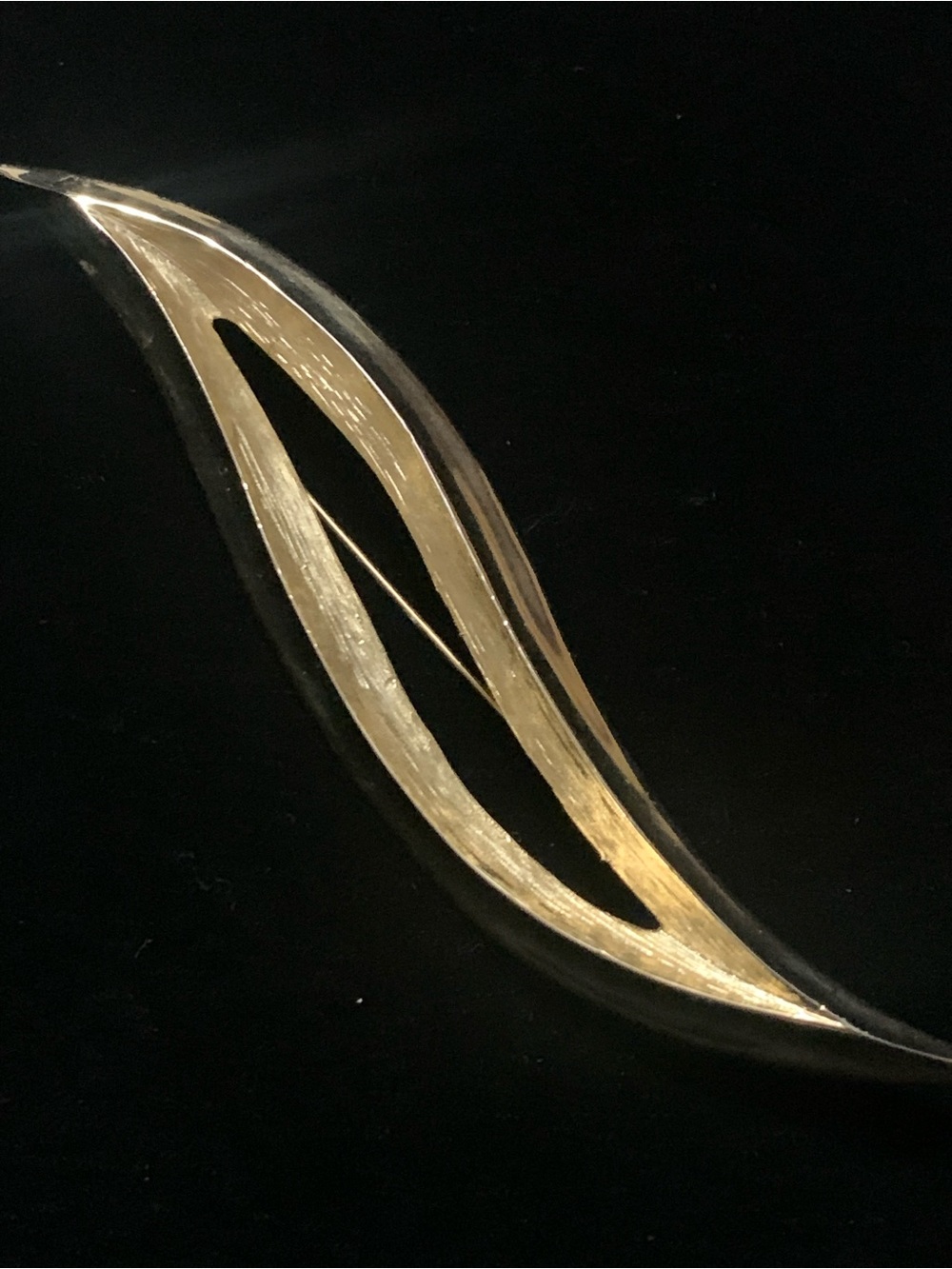 Vintage MCM Crown Trifari Gold-Tone Sculptural Wave Brooch